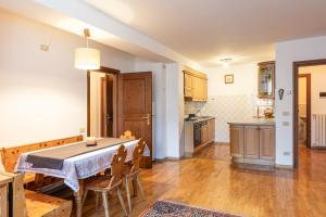 a kitchen and dining room with a table and chairs at Casa Tre Corone, sulla strada per Cortina in Borca di Cadore