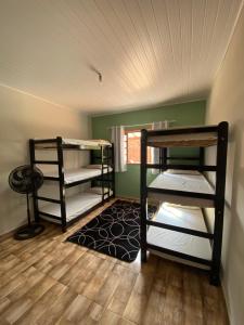 a room with two bunk beds in a room at Hostel Canaã in Itanhandu
