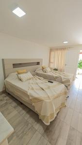 two beds sitting in a room with at Suite de Lujo Castañitas in Tafí del Valle