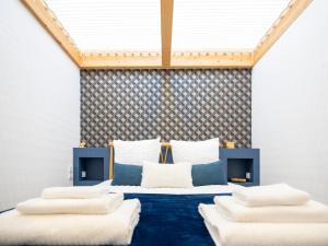 a bedroom with a bed with four pillows at Climatisé et atypique, bienvenue au LOFT-23 in Cholet +24 photos