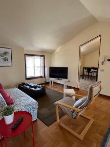 a living room with a couch and a television at CasaLea in Calcinate