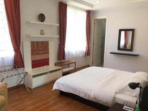 Ένα ή περισσότερα κρεβάτια σε δωμάτιο στο Crystal Cameron Vacation Bungalow