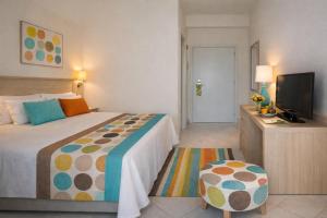 a hotel room with a bed and a television at HOTEL TRIONFAL - Fronte Mare - Vicinissimi al Centro in Milano Marittima +55 photos