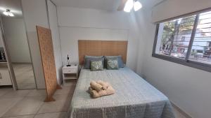 a bedroom with a bed with a towel on it at LoftPoint Rosario, Pileta, Solarium y Terraza con vista al Río in Rosario
