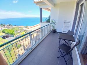 a balcony with chairs and a view of the ocean at Al-Solares in Santa Cruz