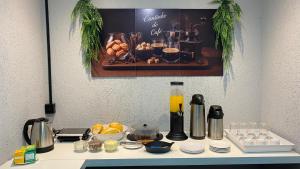 a table with a counter with food on it at Hotel Anoitecer - 100 metros metrô Carandiru, 700 metros Rodoviária do Tietê, 900 metros Aeroporto Campo de Marte, 1,4 km Expor center norte, 1,8 km Distrito do anhembi! Oferecemos como cortesia café da manhã e estacionamento! in São Paulo