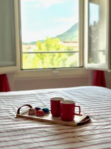 a tray with two coffee mugs and a pair at Dimora Bollicine in Colombaro +10 photos