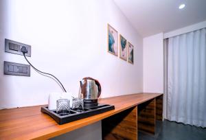 a coffee maker on a wooden table in a room at Raj Villas by Jomotel - A Riverside Retreat in Banjār
