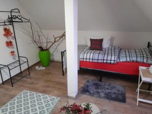 a room with a bed and a vase of flowers at Ferienwohnung Auszeit in Aue