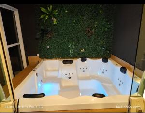 a bath tub in the middle of a room at Refugio Vem Viver in Mairiporã