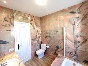 a bathroom with a toilet and a shower at EDIFICI ROSA- Ático primera línea in Port de la Selva +9 photos