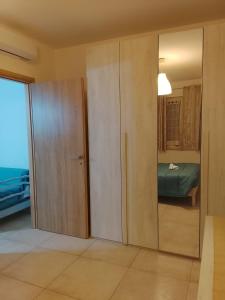 a room with a closet and a bedroom with a bed at Le stanze di veneranda in Silvi Marina