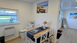 a room with a table and chairs and a window at Ferienwohnung Dennis in Nordleda