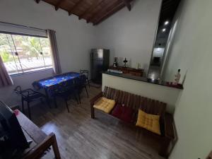 a living room with a couch and a table and a window at Recanto Mirim in Paraty