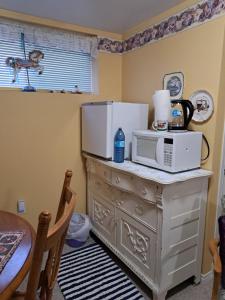 a microwave sitting on top of a dresser at Carrousel Bed & Breakfast in Cayuga