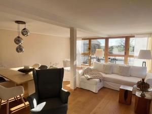 a living room with a white couch and a table at Lieblingsplatz Appartement in Seelitz