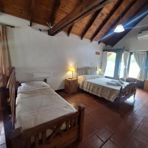 a bedroom with two beds in a room at Aparts Duendes del Arroyo in Villa General Belgrano +46 photos
