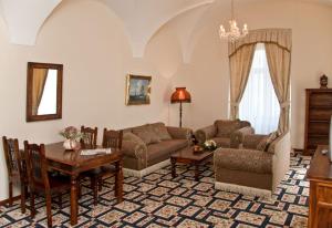 Posezení v ubytování Chateau Zbiroh