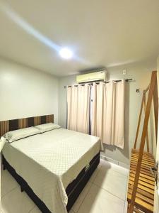 a bedroom with a bed and a window at Apartamento CONFORT 2Q in Rio Branco