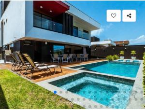 a villa with a swimming pool and a house at Mansão 5 Suítes - Piscina - Cozinheira - até 16 pessoas - Praia Milionários - Ilheus in Ilhéus