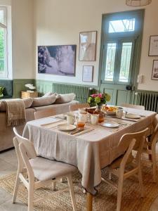 a living room with a table and a couch at La Villa des Coccinelles in Olivet