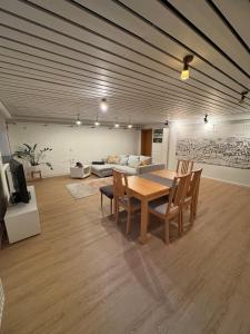 a living room with a table and chairs and a couch at Schöne Wohnung an einer Pferdeweide in Borstel