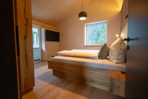 a bedroom with a bed in a room with a window at Bomwäldele 89 in Bichlbach
