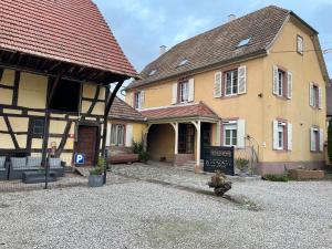 a couple of buildings sitting next to each other at L'Envolée - Spacieux, 2 personnes in Horbourg