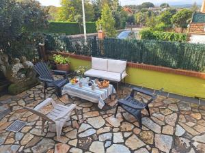 a patio with two chairs and a couch and a table at Villa Luisa Apartment in Somo