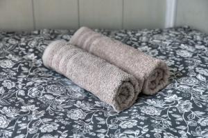two rolled up towels sitting on top of a bed at Le Signature Studio in Dreux +14 photos