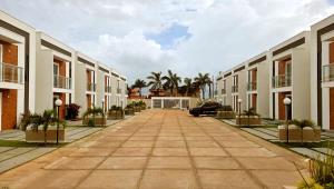 an empty street in front of a building at SaltBeach Salinópolis Salt Reserve in Salinópolis