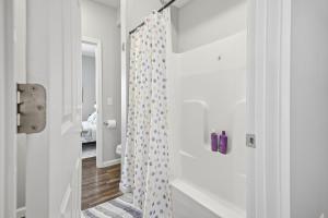 a bathroom with a shower curtain in a room at Sun Valley Courtyard, No Steps in Saint Joseph +17 photos