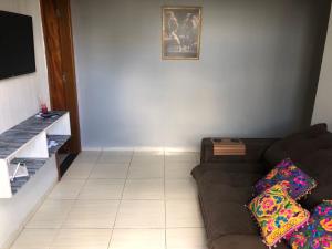 a living room with a couch and a tv at Casa para diarias e empresas in Cianorte