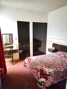 a hotel room with a bed and a television at Hotel Mesón del Rey in Oaxaca City