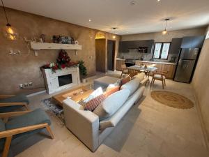 a living room with a couch and a fireplace at Grecia en ValQuirico in Santeagueda
