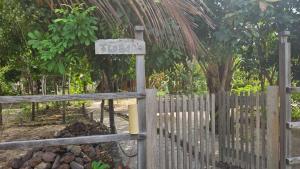a wooden fence with a sign on it at Florada in Ilha do Maiandeua