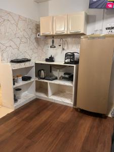 a kitchen with white cabinets and a refrigerator at Condomínio Boa Ideia apart completo ao lado North Shopping Maracanaú in Maracanaú +72 photos
