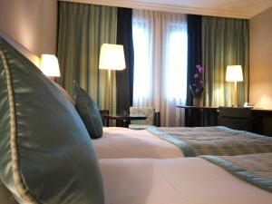 Rúm í herbergi á Le Royal Hotels & Resorts Luxembourg