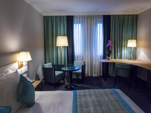 Rúm í herbergi á Le Royal Hotels & Resorts Luxembourg