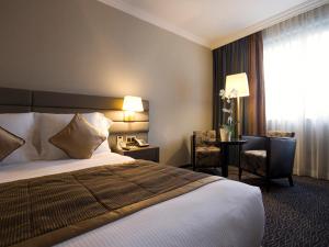 Rúm í herbergi á Le Royal Hotels & Resorts Luxembourg