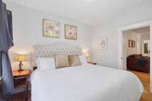 a bedroom with a large white bed and two lamps at 1BR Apartment Across from Como Lake - Bayberry in Saint Paul