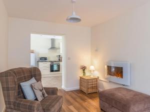 a living room with a couch and a tv at Foxglove - Uk51200 in Staintondale