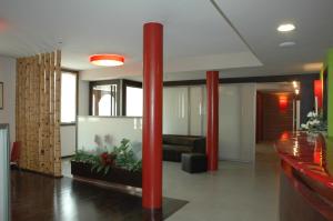 a living room with a red pole in the middle at Hotel Il Borghetto in Bariano