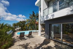 an exterior view of a house with a swimming pool at Luxury Retreat with Pool & Views in São Roque
