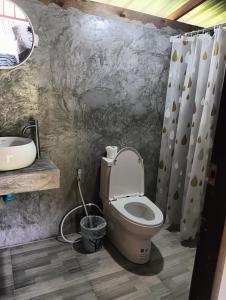 a bathroom with a toilet and a sink at Bansuan Lanta Maikaew in Ko Lanta