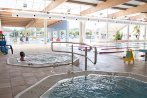 The swimming pool at or close to Camping Riembau