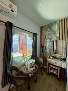 a bathroom with a table and a mirror and a sink at สกายวิวคาเฟ่&โฮมสเตย์ in Ban San Pu Loei