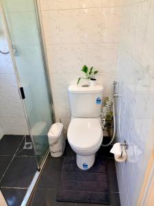 a bathroom with a toilet and a glass shower at Mystic Garden Private Entry & Bath, Pet Friendly in Wentworthville +41 photos
