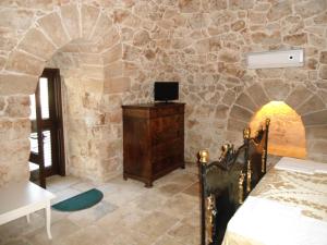 A bed or beds in a room at Tenuta Pigliano Hotel