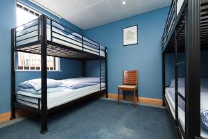 Russell Scott Backpackers Hostel emeletes ágyai egy szobában